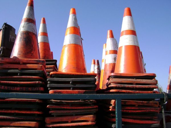 safety cone untuk memperingatkan dari bahaya k3